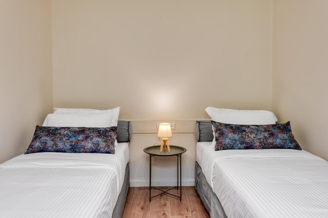 Saronis Suites Saronida ภายนอก รูปภาพ
