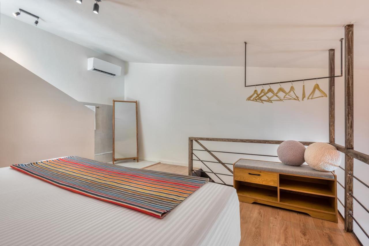 Saronis Suites Saronida ภายนอก รูปภาพ