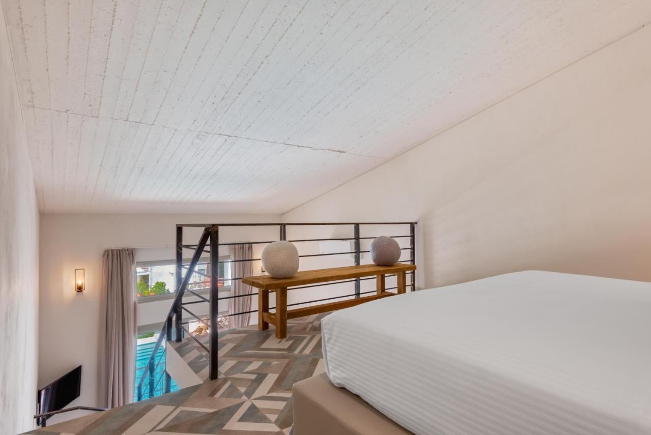 Saronis Suites Saronida ภายนอก รูปภาพ