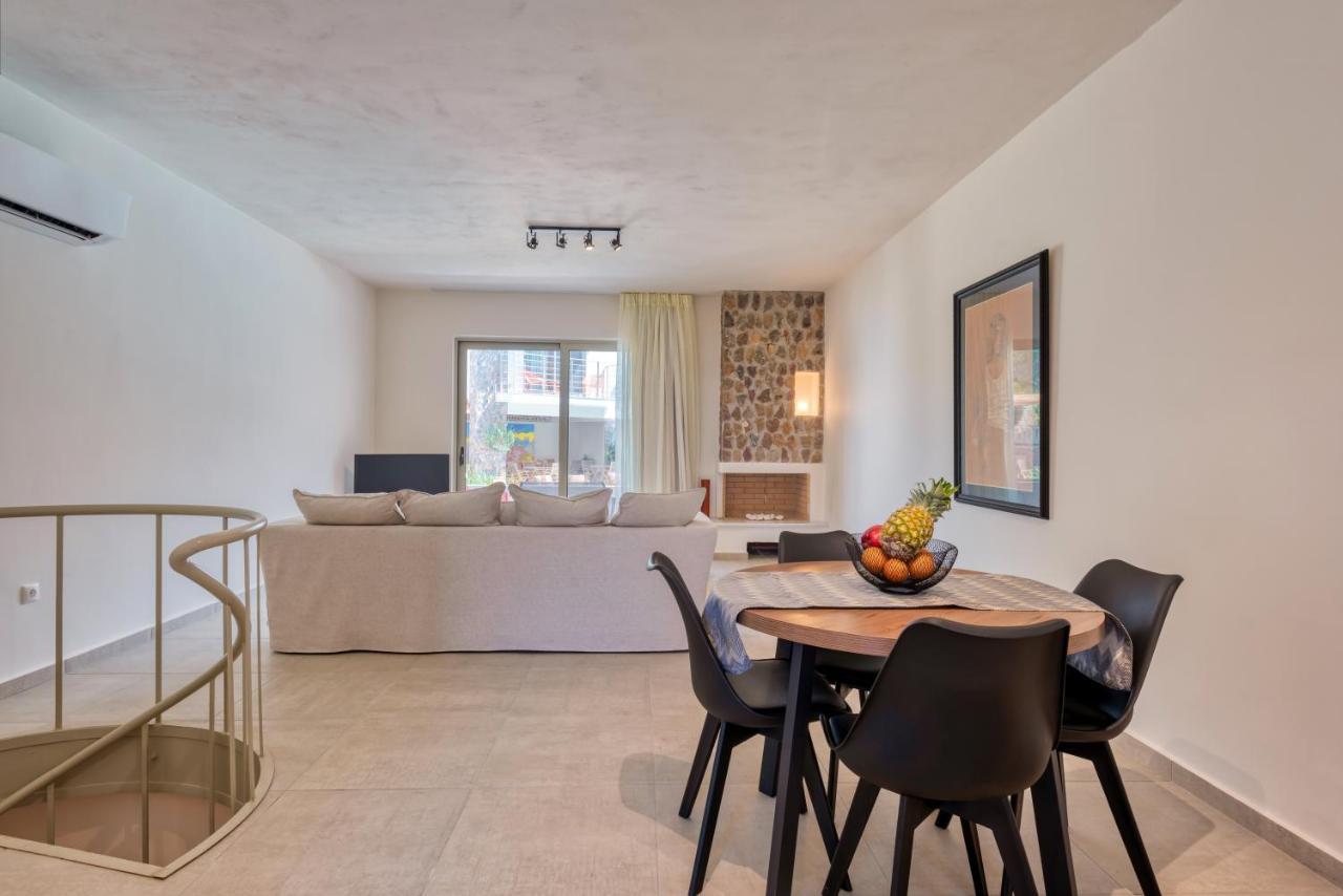 Saronis Suites Saronida ภายนอก รูปภาพ