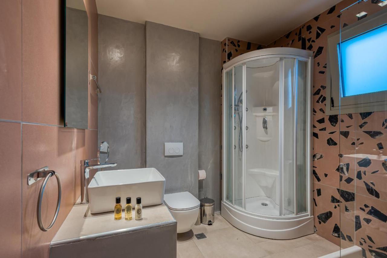 Saronis Suites Saronida ภายนอก รูปภาพ