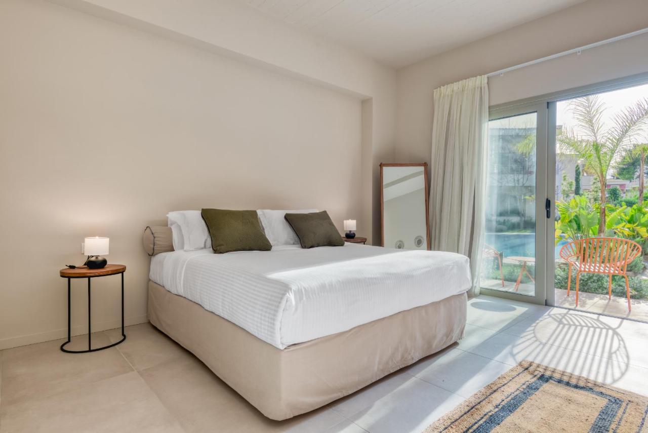 Saronis Suites Saronida ภายนอก รูปภาพ
