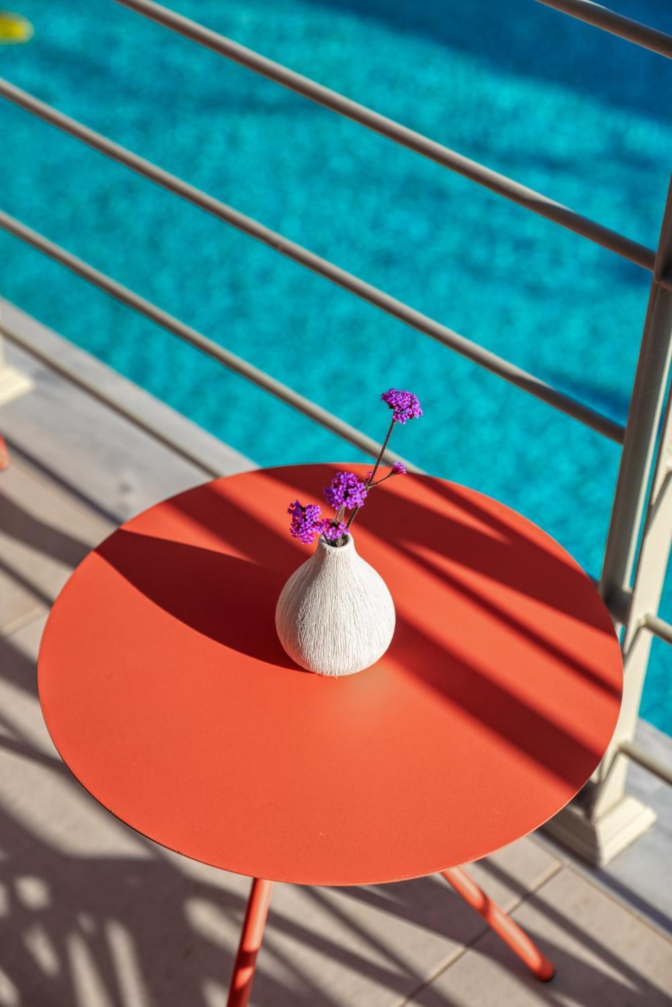 Saronis Suites Saronida ภายนอก รูปภาพ