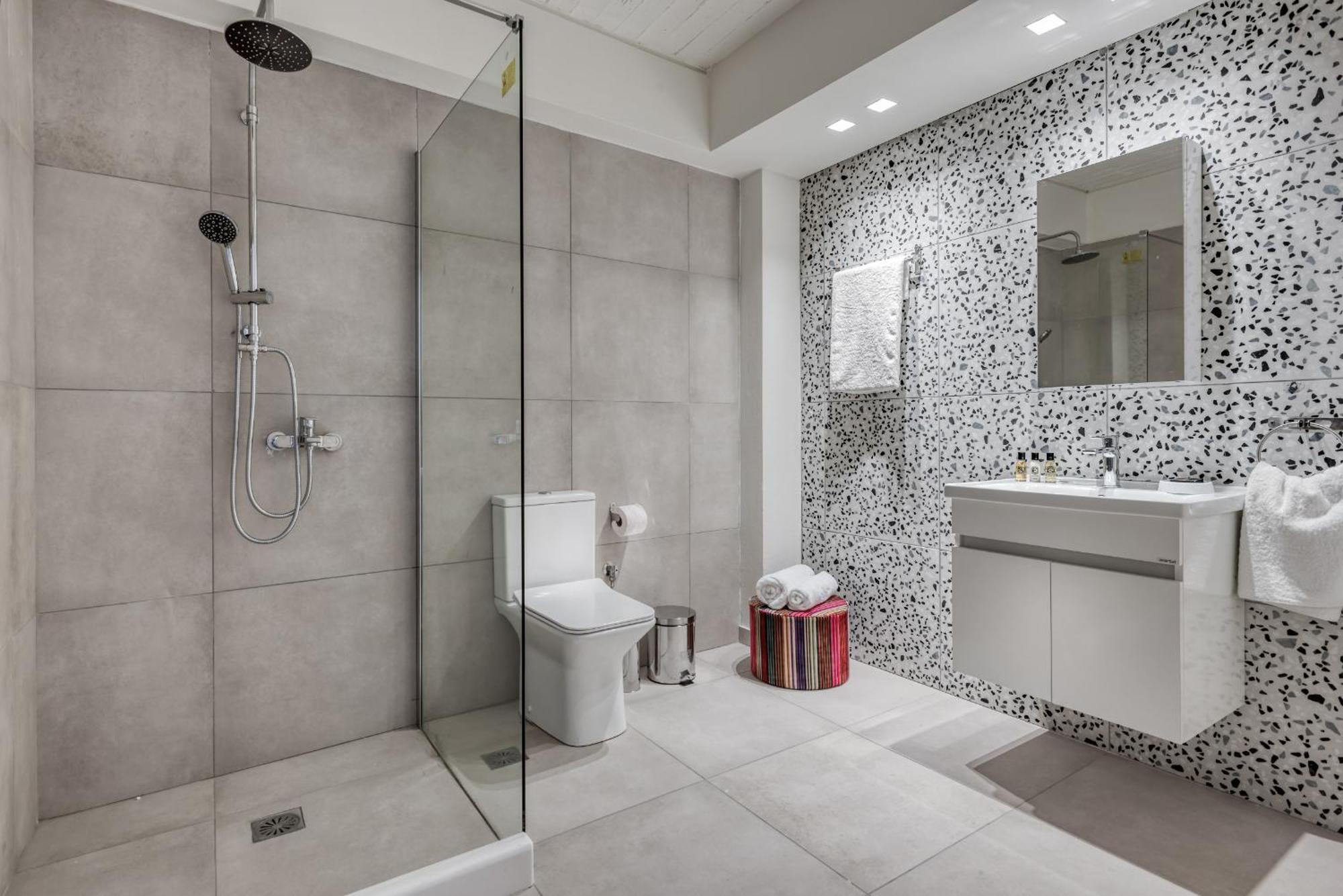 Saronis Suites Saronida ภายนอก รูปภาพ