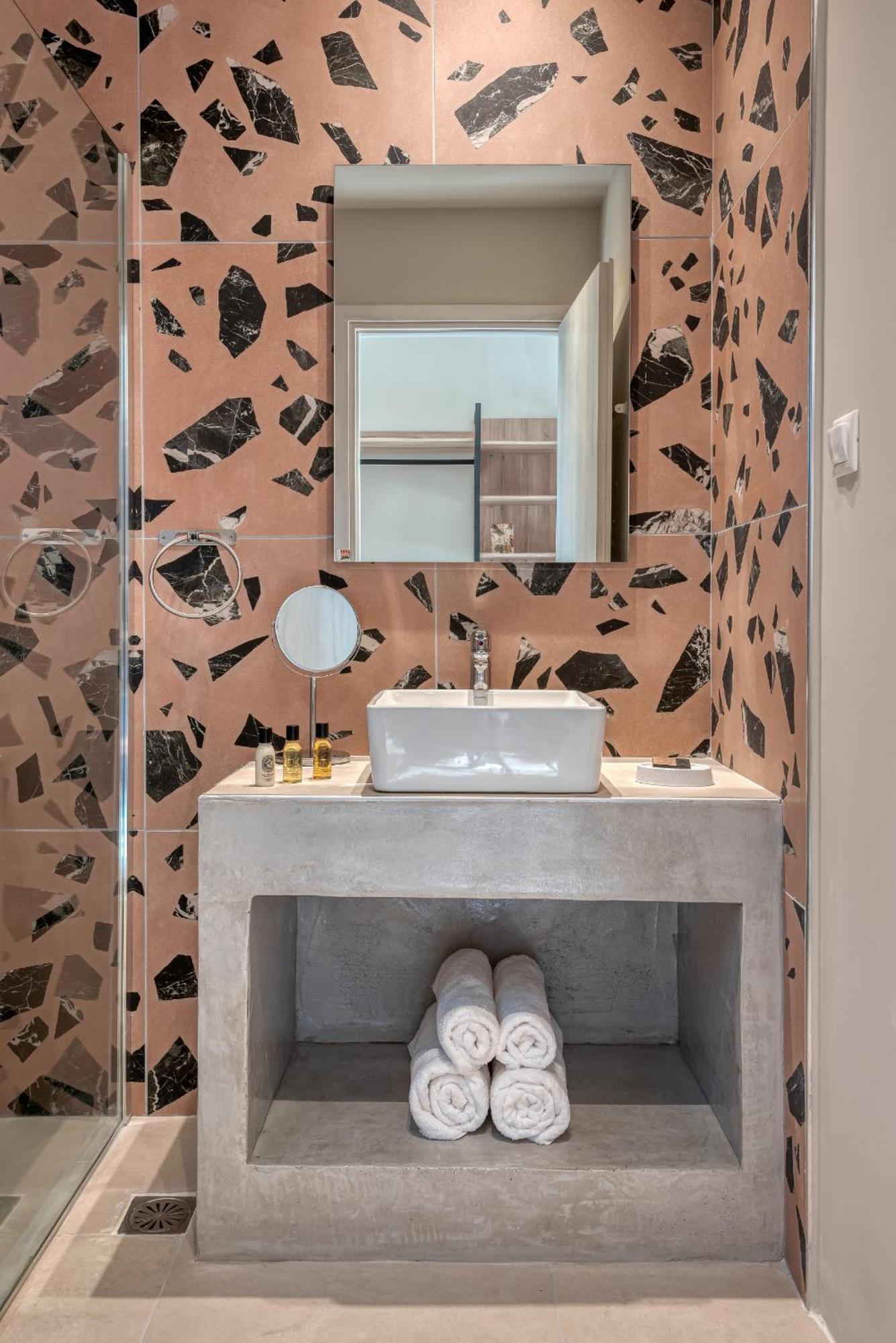Saronis Suites Saronida ภายนอก รูปภาพ